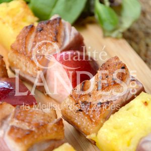 7B405-Brochette de magret de canard fermier aux fruits d'été ©Qualité Landes (1)