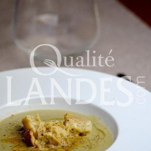 Recette de Soupe de topinambours émulsionnée au foie gras de Canard Fermier des Landes et copeaux de lobe givré