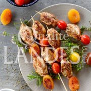 Recette de Brochettes de filets de Cailles Fermières des Landes aux abricots et tomates cerises